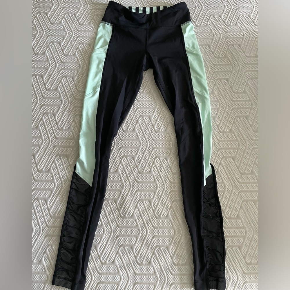Lululemon Get Up and Glow size 4 legging